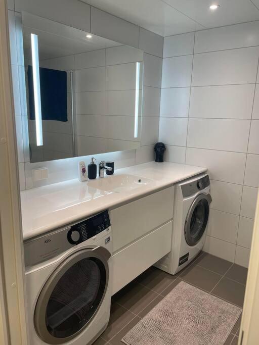 Nydalen/Storo- Ved T-Banestasjon Appartement Oslo Buitenkant foto