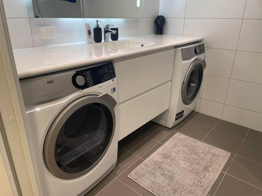Nydalen/Storo- Ved T-Banestasjon Appartement Oslo Buitenkant foto